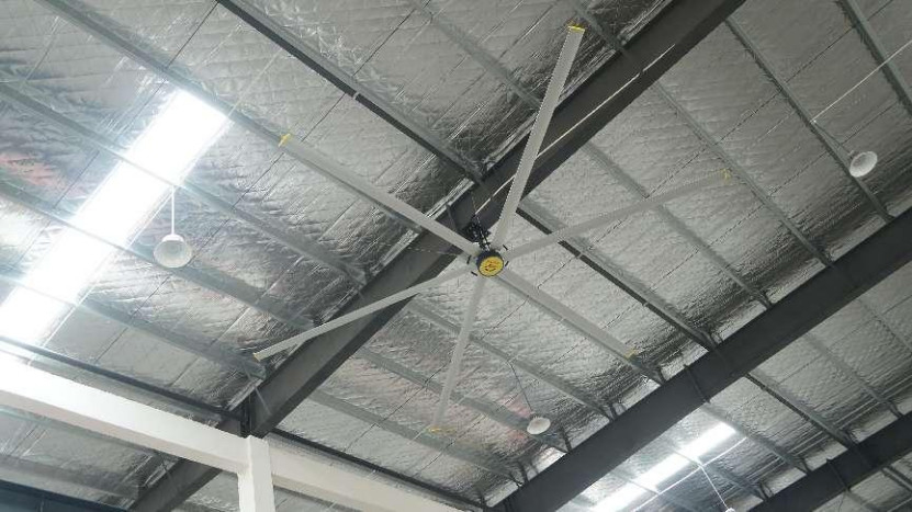 Ventilatore industriale montato sul soffitto in metallo per il flusso d'aria con grado di protezione motore IP55 e corrente nominale di 2,8A