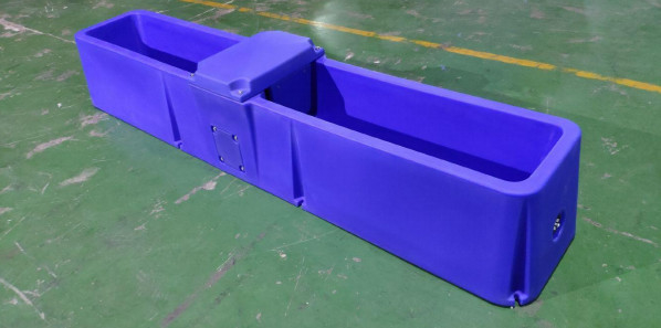 Aguazzone automatico blu a temperatura controllata per il bestiame con controllo della temperatura integrato per il bestiame