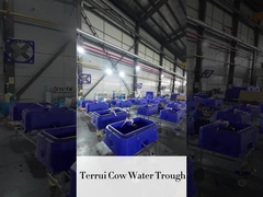 Serbatoio per bevande blu robusto per bovini