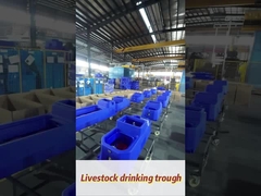 Serbatoio di acqua per animali da allevamento di polietilene blu con portata di 300 mm