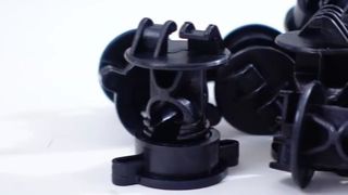 Isolanti per recinzioni elettriche a scatto per impieghi gravosi: costruiti per durare!